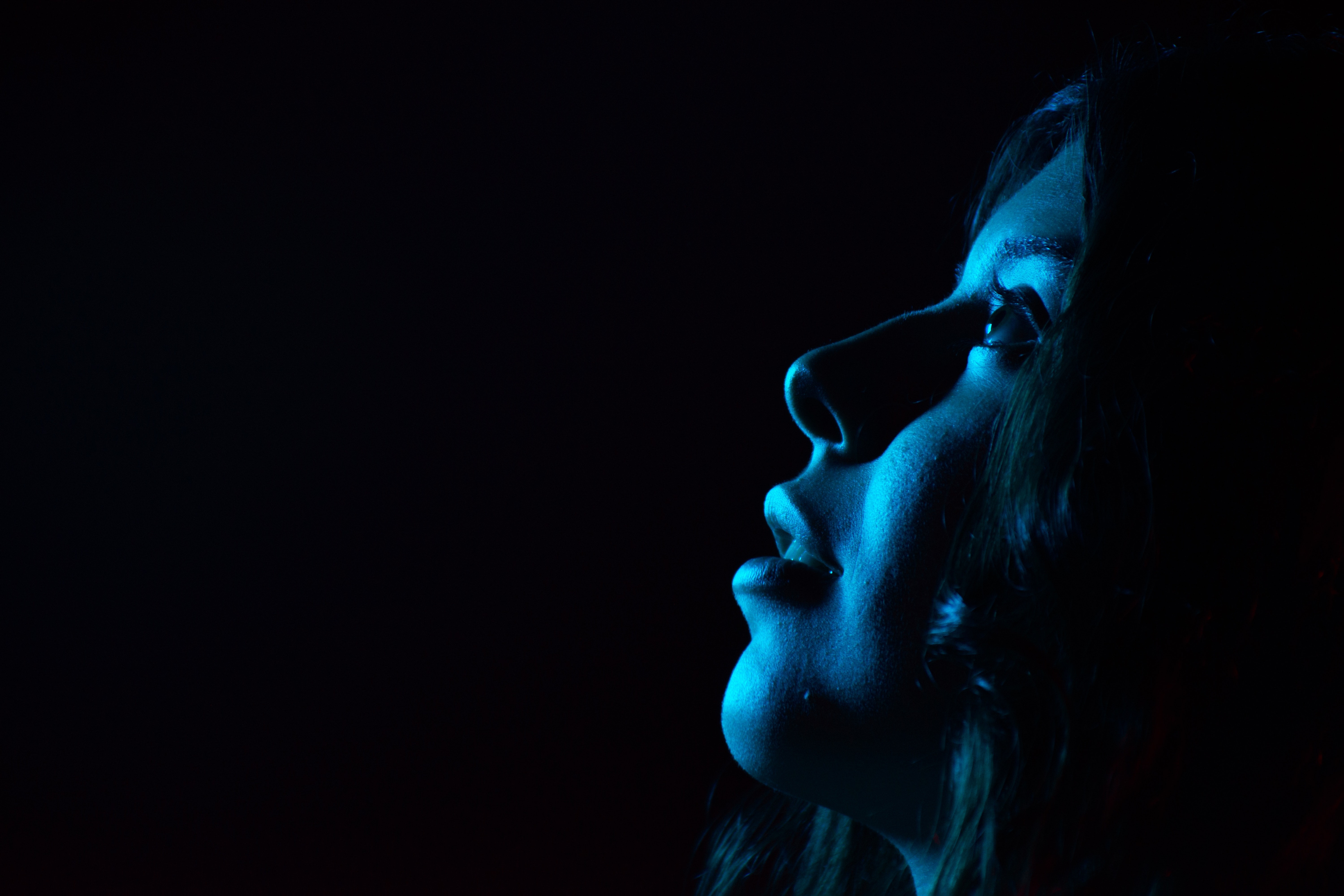 DO BLUE LIGHTS REALLY AFFECT YOUR SLEEP?